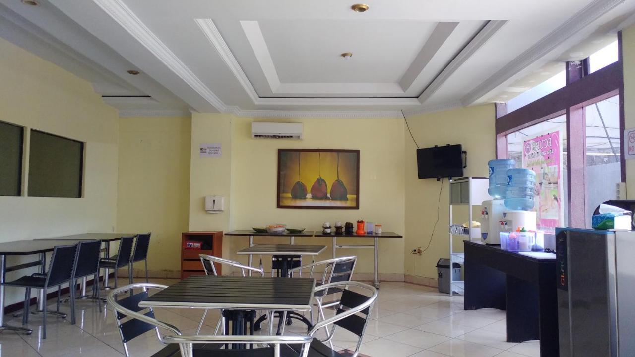 Quint Hotel Manado Buitenkant foto